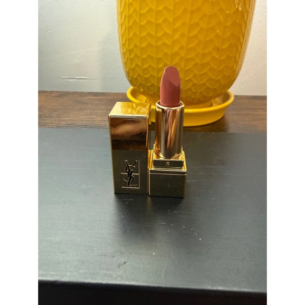 Yves Saint Laurent gold makeup shade